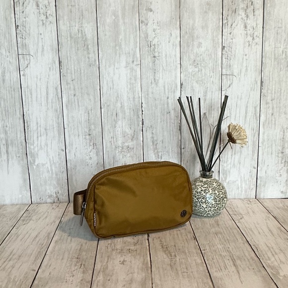 lululemon athletica Handbags - NWT LULULEMON EVERYWHERE BELT BAG BURNT CARAMEL
